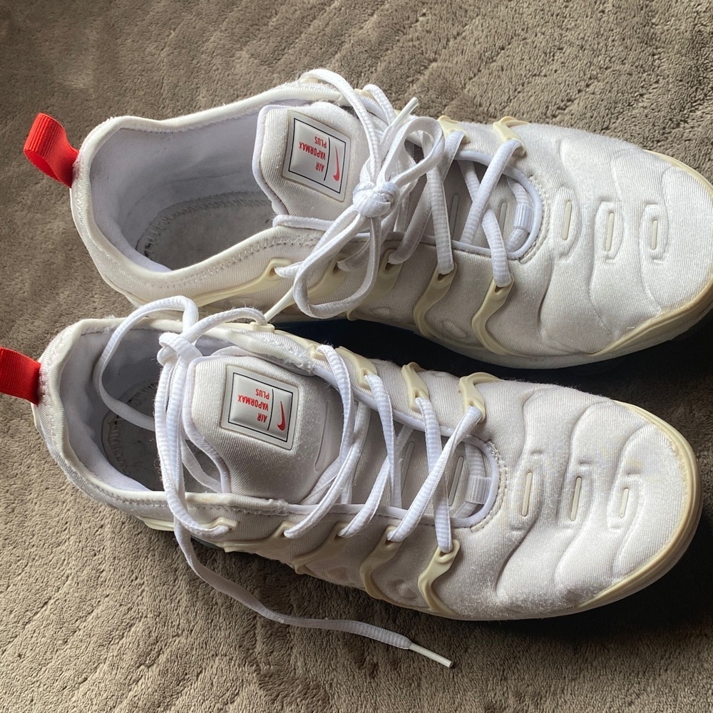 Nike White Air Vapormax Plus Lace-Up Sneakers with Red Logo and Cream Accents